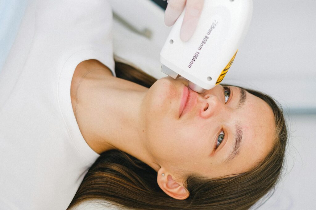 Salon kosmetyczny Aneta Syk kucharczyk - Zabiegi kosmetyczne na twarz dla 40-latki. Jakie wybrać